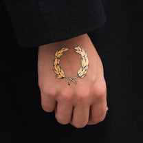 tatuaje dorado hoja laurel