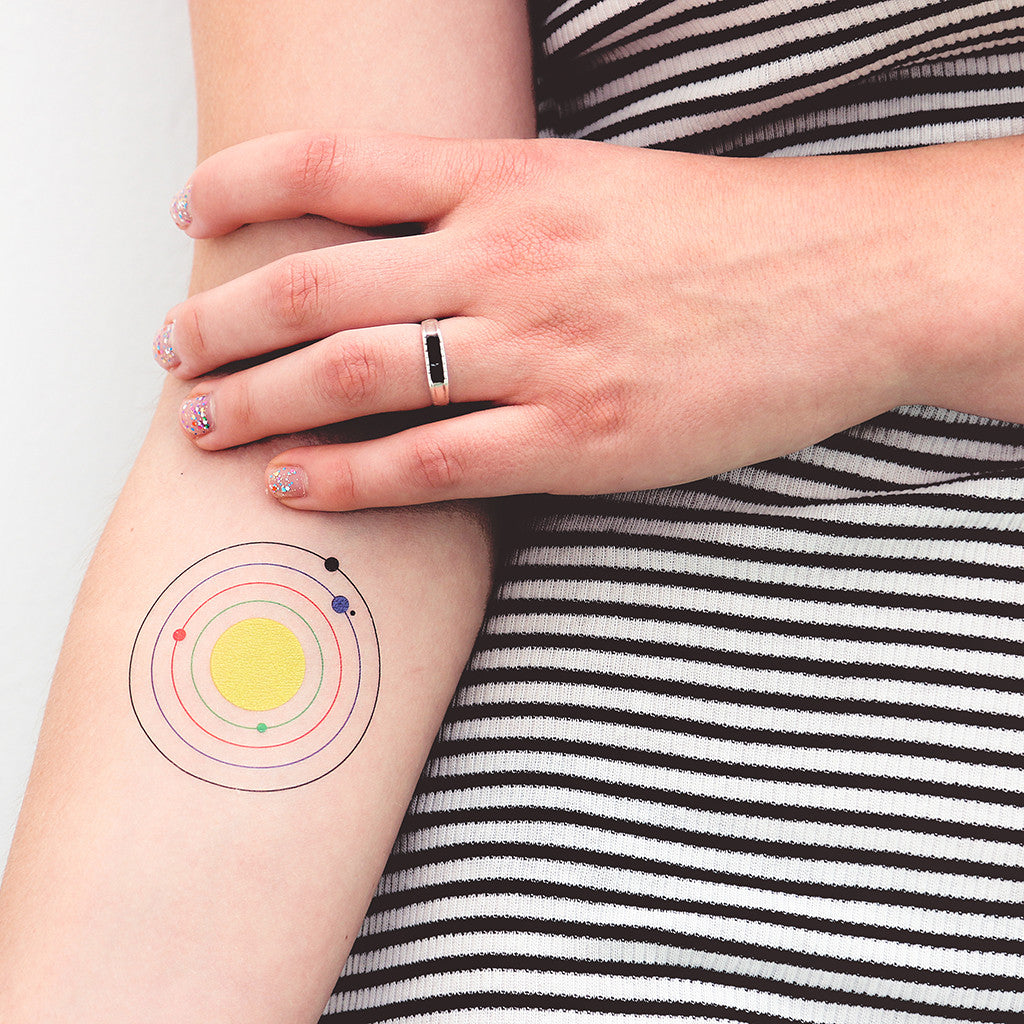 tatuaje sistema solar