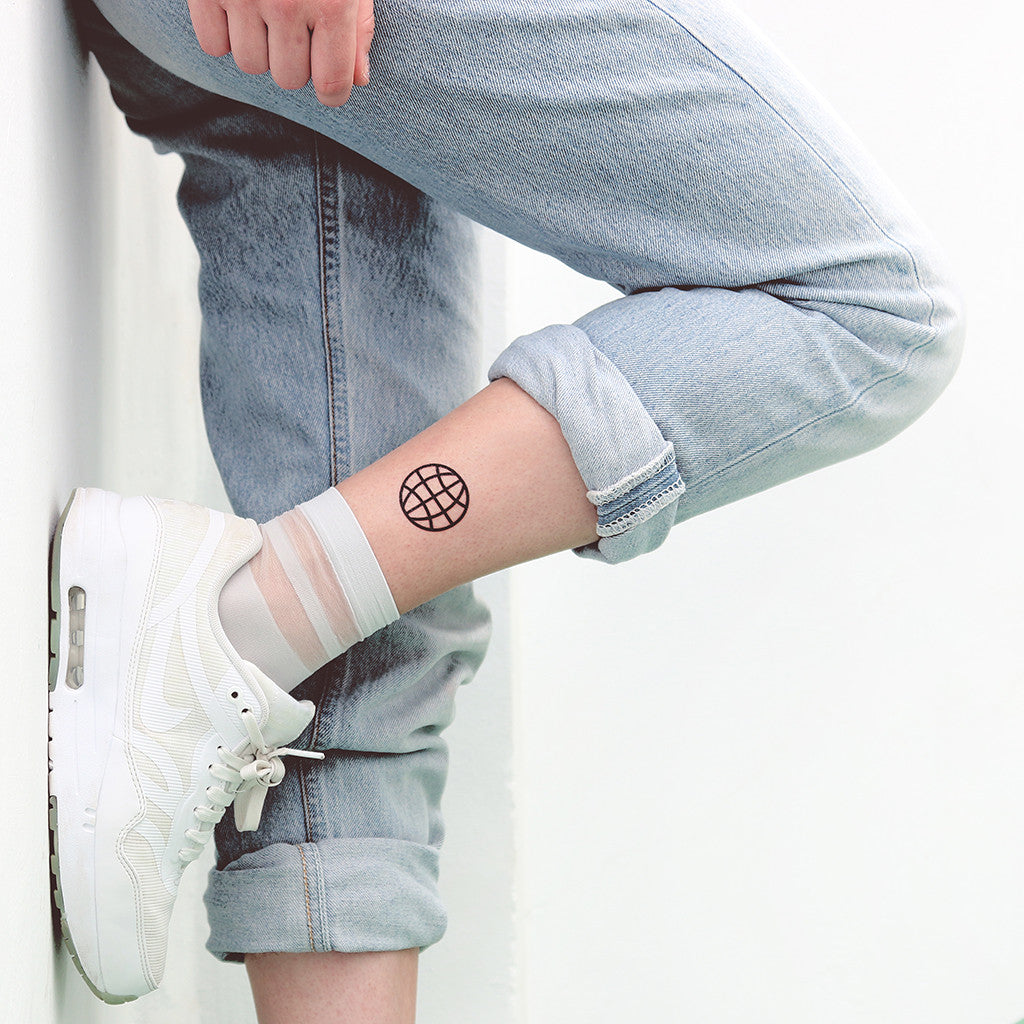 tatuaje globo terraqueo meridianos