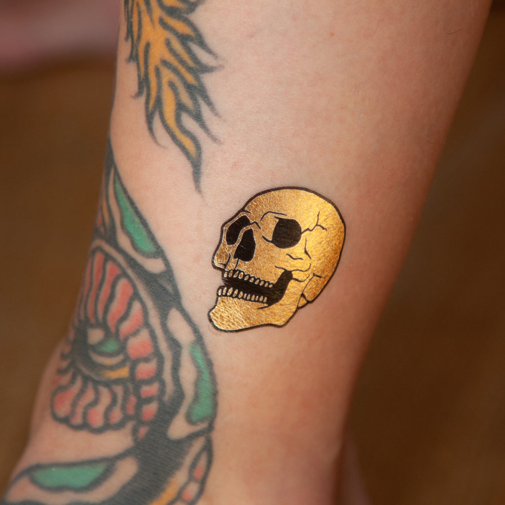 tatuaje calavera dorado