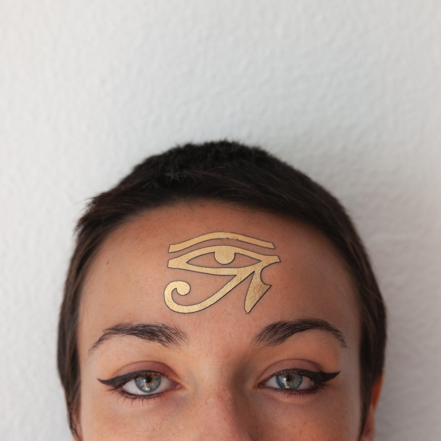 tatuaje dorado ojo horus