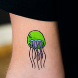 tatuaje medusa neón