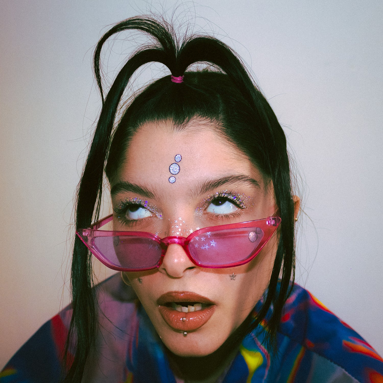 tatuaje puntos iridiscentes