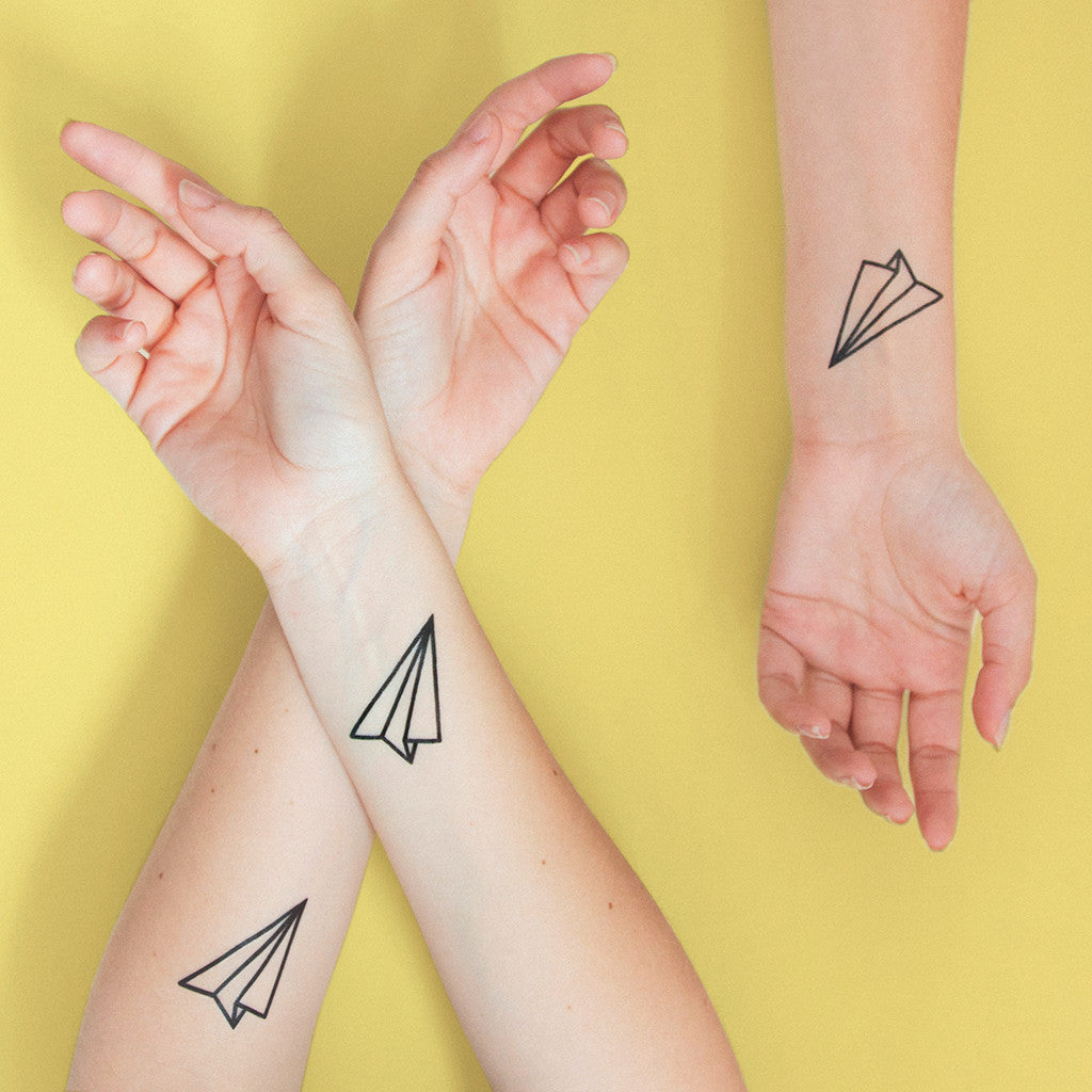 tatuaje avion papel